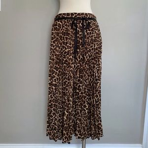 Flowy midi skirt with front tie